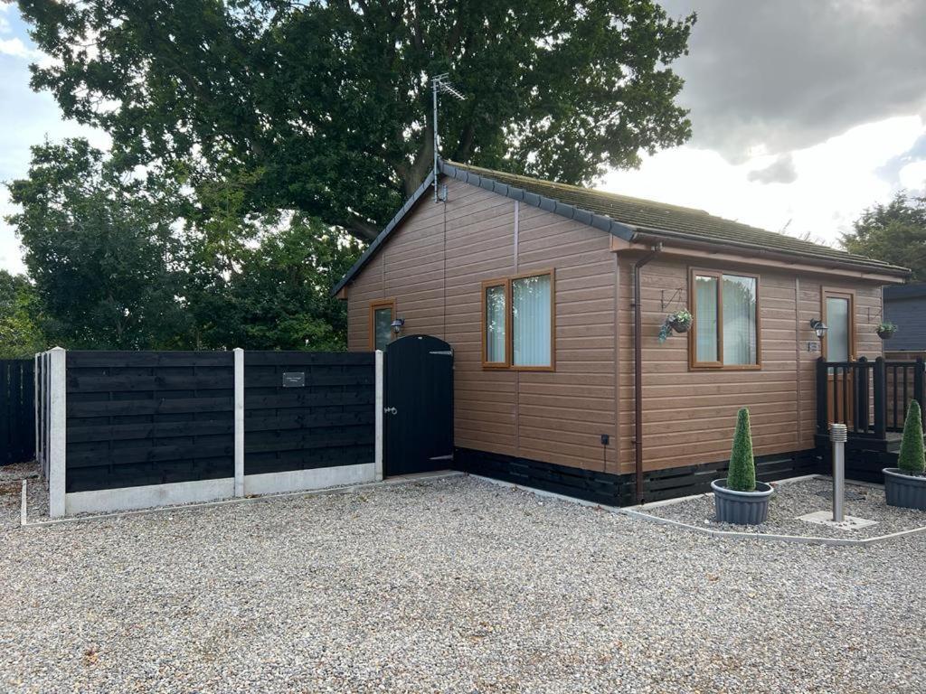 Cherry Cabin With Hot Tub York Ngoại thất bức ảnh