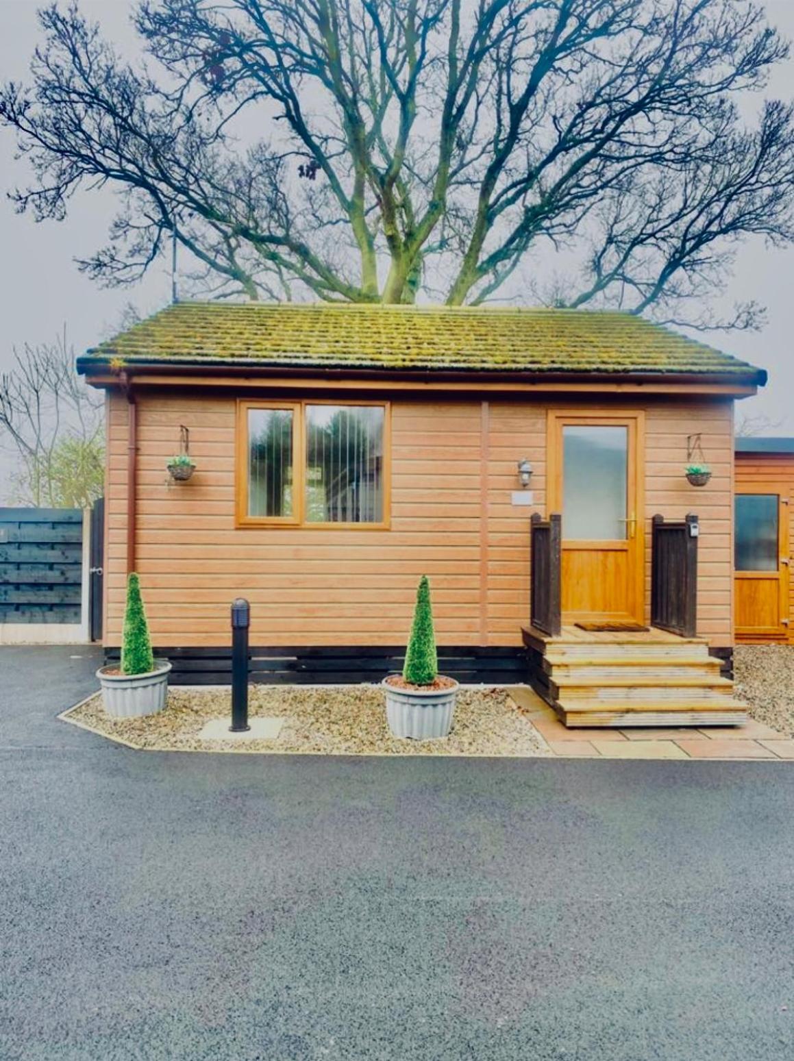Cherry Cabin With Hot Tub York Ngoại thất bức ảnh